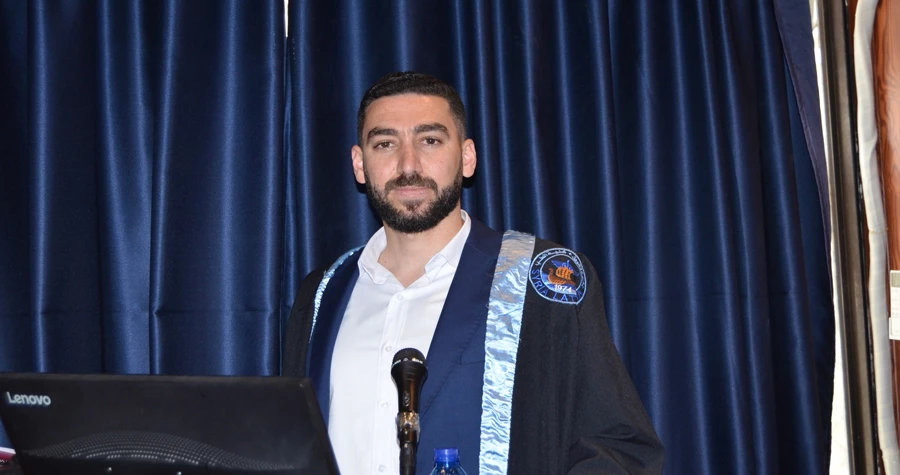 منح الباحث مهند احمد درجة الماجستير في كلية الطب البشري