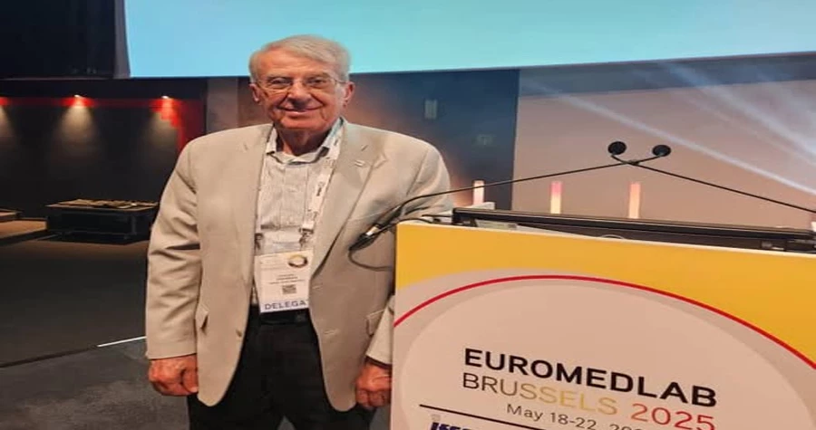 جامعة الرشيد الدولية تشارك في المؤتمر الأوروبي للكيمياء السريرية والطب المخبري في بروكسل
