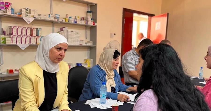 كلية الصيدلة في جامعة اليرموك الخاصة تجري فحص الملازمة الصيدلانية لطلبتها