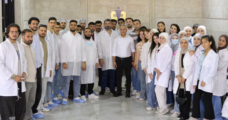 رحلة علمية لطلاب صيدلة الحواش إلى شركة المشرق للصناعات الدوائية في المدينة الصناعية بحسياء