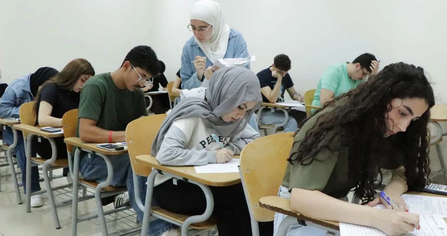 الجامعة الدولية الخاصة تباشر امتحانات الفصل الصيفي بجولة تفقدية لكليتي الصيدلة وإدارة الأعمال