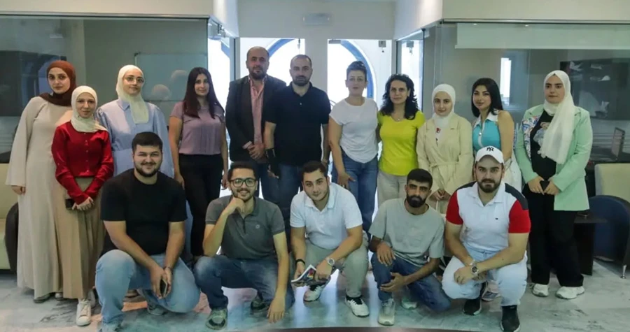 طلبة إدارة الأعمال في جامعة المنارة ينهون تدريبهم في حاضنة تقانة المعلومات والاتصالات