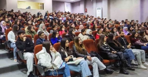 جامعة المنارة تنظم جلسة إرشاد أكاديمي للطلاب المستجدين للعام الدراسي 2024-2025