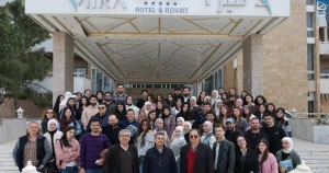 طلاب عمارة "المنارة" في جولة ميدانية لدراسة الفراغات في فندق لاميرا