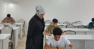 رئيسة جامعة الزيتونة الدولية تجري جولة تفقدية على سير الاختبارات الثانية في الجامعة