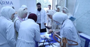 معسكر العطاء الصيدلاني بجامعة حماة.. التزامٌ مهني ورسالةٌ مجتمعية في خدمة الصحة العامة